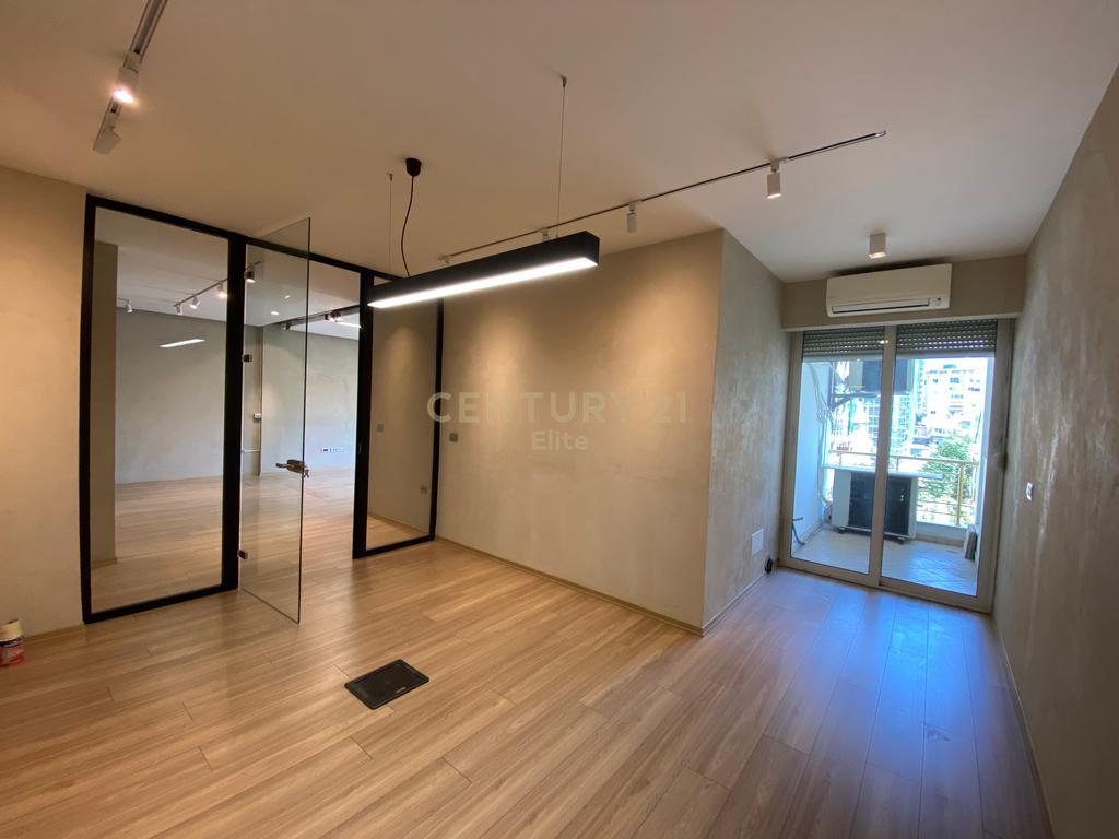 Locale per ufficio/attività in affitto nella zona elite di Ish-Blloku!
