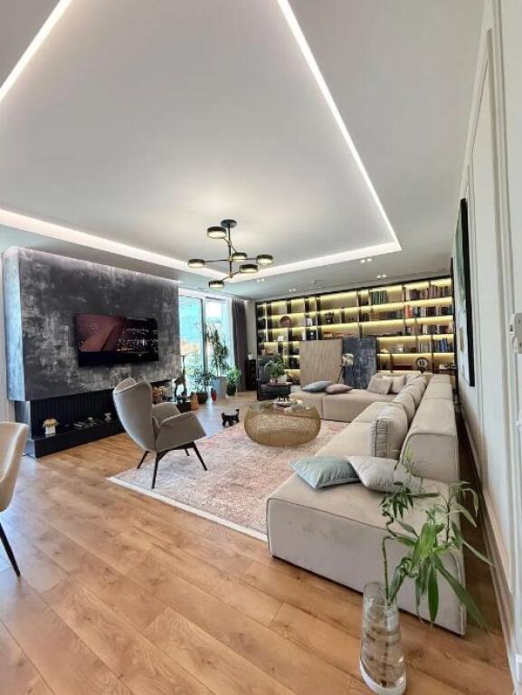 📌 Nje Mundesi e Rralle, Penthouse Luksoz për Shitje – Kopshti Botanik