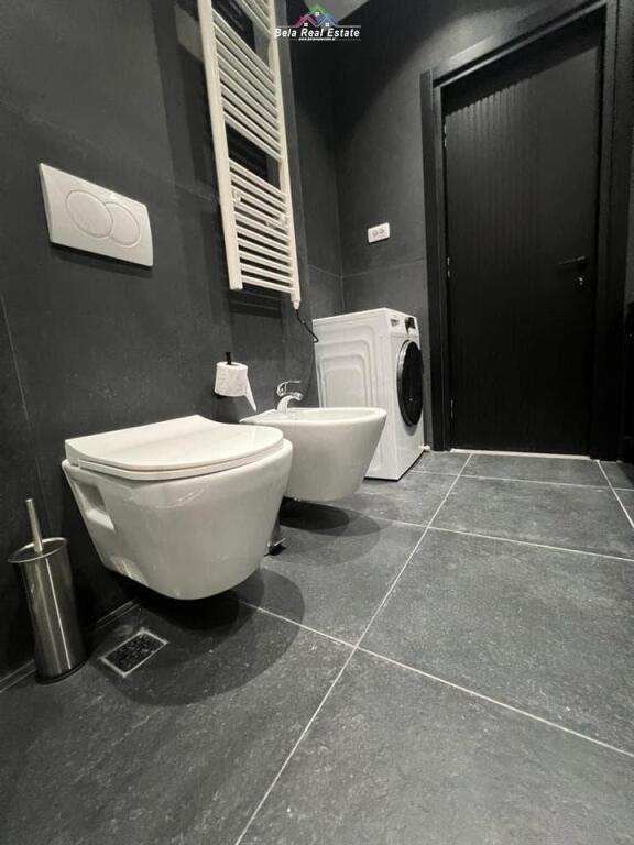 Apartament Me Qera 2+1+2+Post Parkimi tek Rruga e Barrikadave (ID B2201068) Tirane