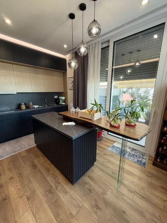 📌 Nje Mundesi e Rralle, Penthouse Luksoz për Shitje – Kopshti Botanik