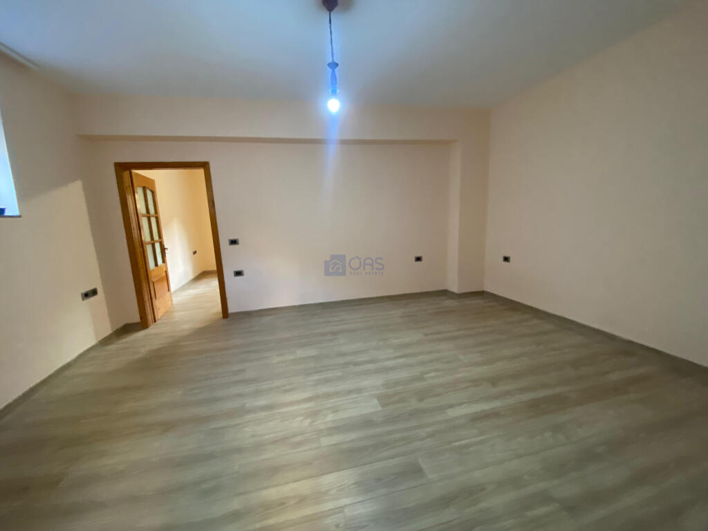 Jepet me qera apartament 1+1 per biznes tek 21 Dhjetori