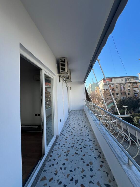 Në shitje, Apartament 2+1. 📍 Vendndodhja: Ish Parku i Autobusave, Tiranë.