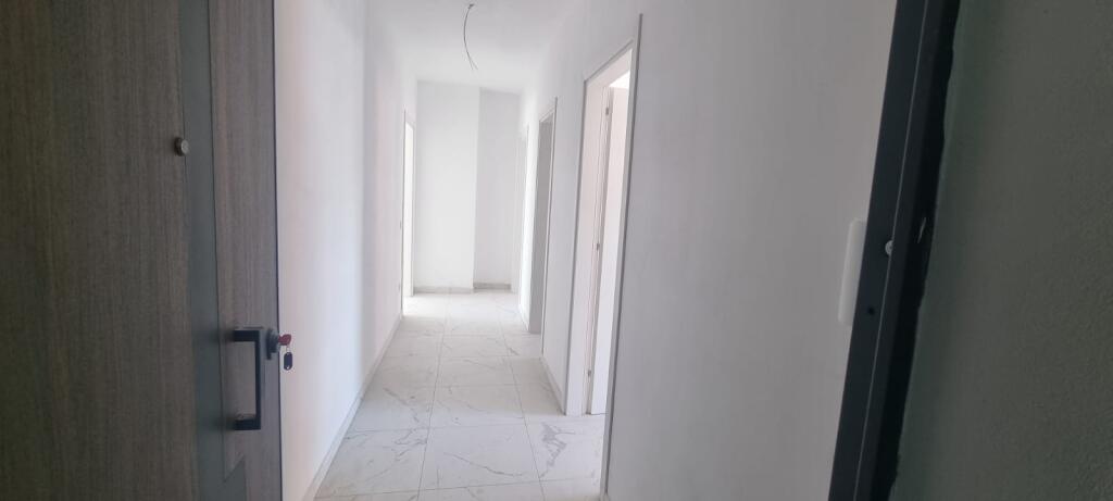 Shitet Apartament 2+1 në Qendër të Kamzës – I Sapo Përfunduar