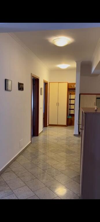 🏡 Modern 2+1+2 Apartment for Rent on Rruga e Kavajës, Tirana! 🌇