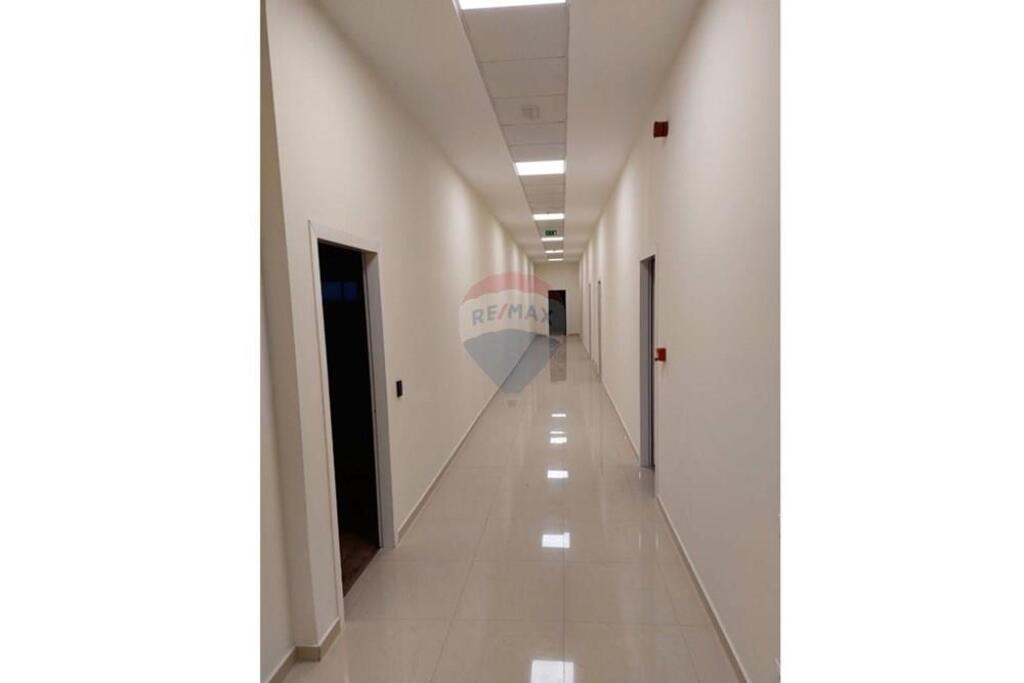 Durres, vendesi commerciale in vendita, 4.300 m² 1.500.000 € (ID: 530191065-17)