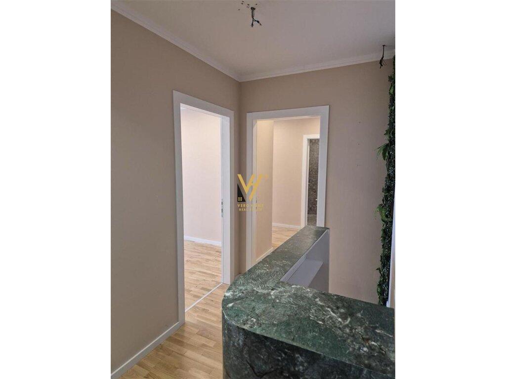 JEPET ZYRE 127 M2 ME QIRA TE KOMPLEKSI LAKE VIEW.2.200 EURO
