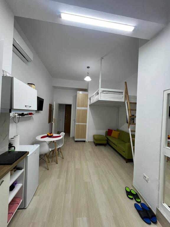 Monolocale in affitto a Tirana e Re.
