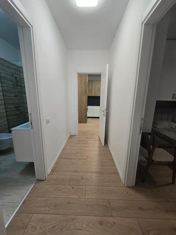Jepet me Qira Apartament 2+1+2 + Post Parkimi-Grand Galeria, Yzberisht
