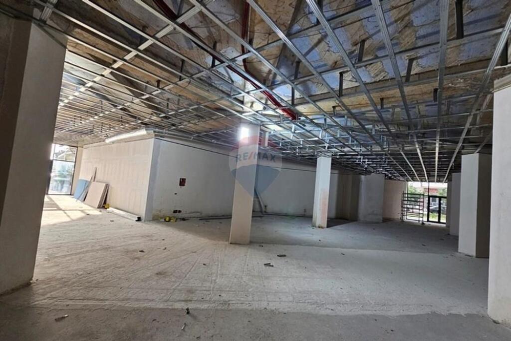 Vlore - Lungomare, business premises for sale Floor 0, 555 m² 2,340,000 € (ID: 530571001-39)