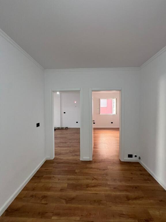 Në shitje, Apartament 2+1. 📍 Vendndodhja: Ish Parku i Autobusave, Tiranë.