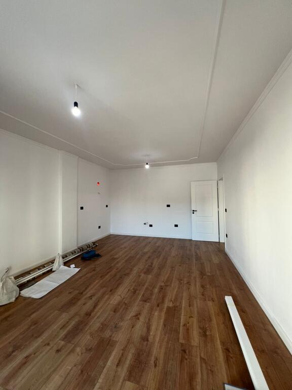 Në shitje, Apartament 2+1. 📍 Vendndodhja: Ish Parku i Autobusave, Tiranë.