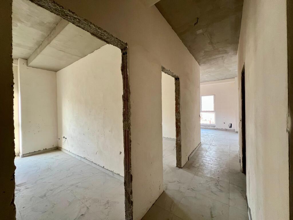 In vendita, Appartamento 2+1+2 “Laprakë”,Tirana.