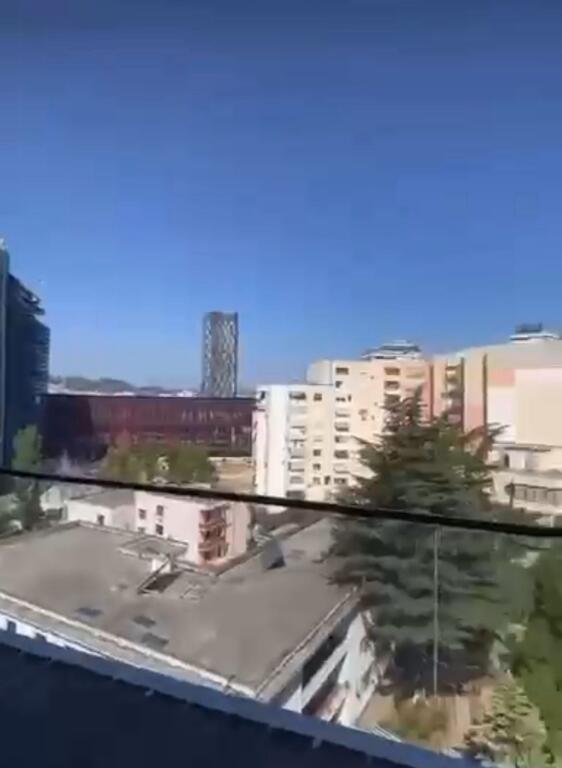 Zyrë me Qira – Rruga e Elbasanit, me Verandë