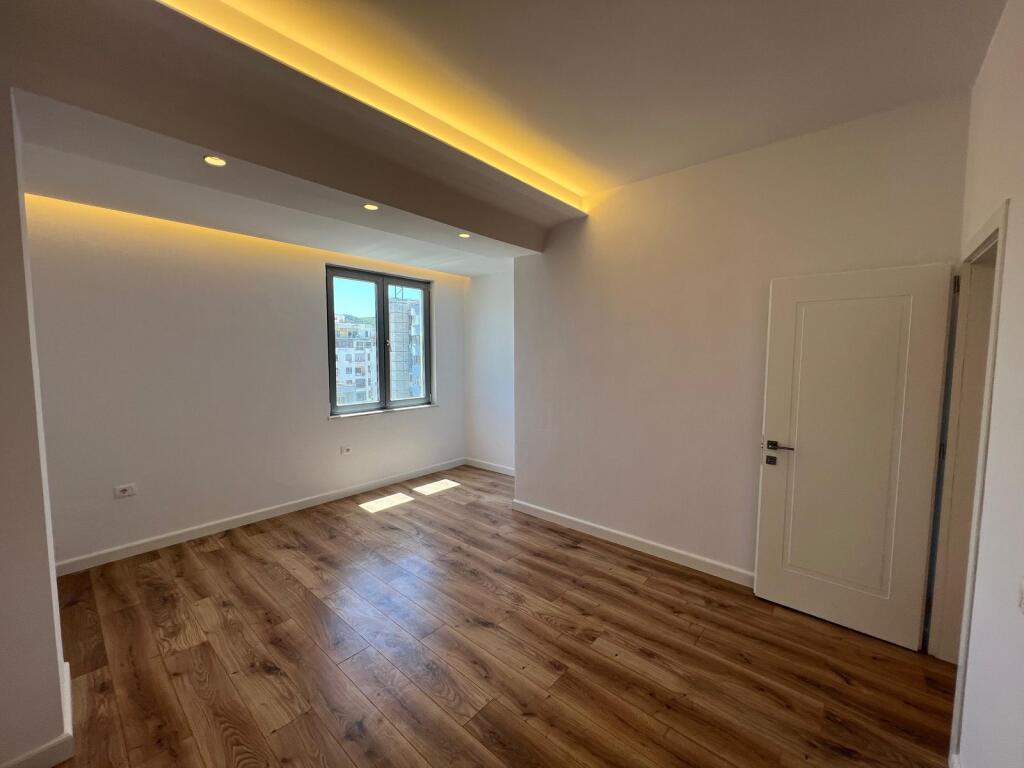 📣 VENDESI Appartamento 2+1 📍 Vicino al Complesso Delijorgji 🛣️ Via "Kavajës" 💶 Prezzo 212.000 Euro