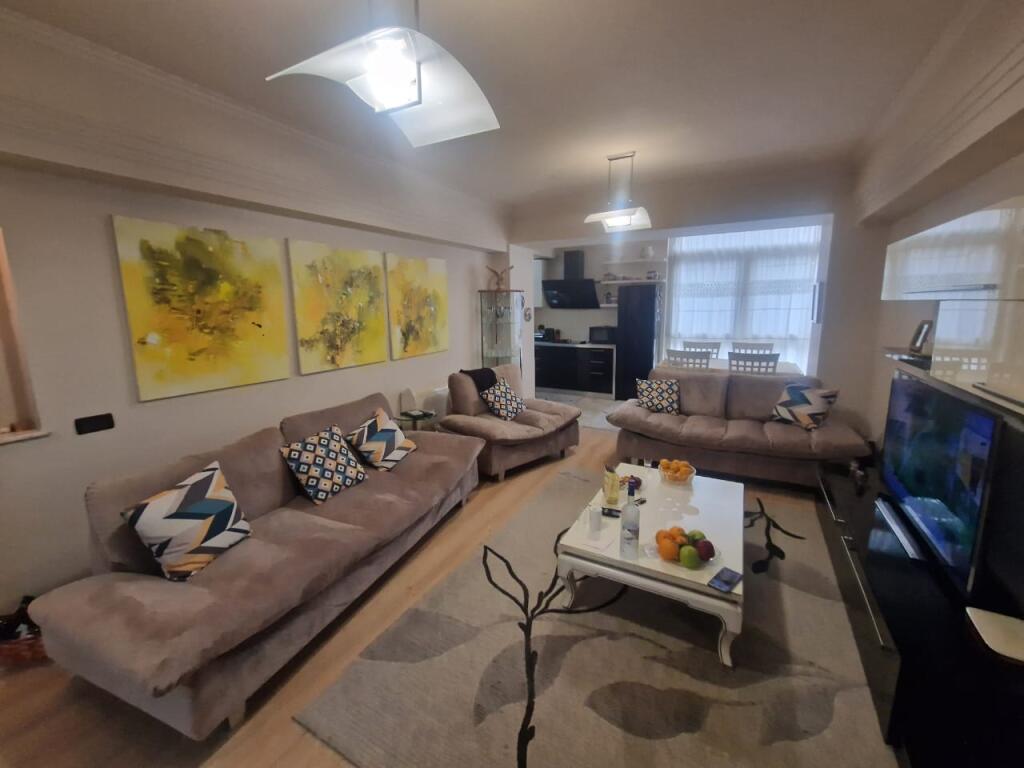 Shesim apartament 2+1+2 tualete ne nje zone eskluzive dhe shume te kerkuar ne rrugen "Faik Konica" prane Lion Parkut