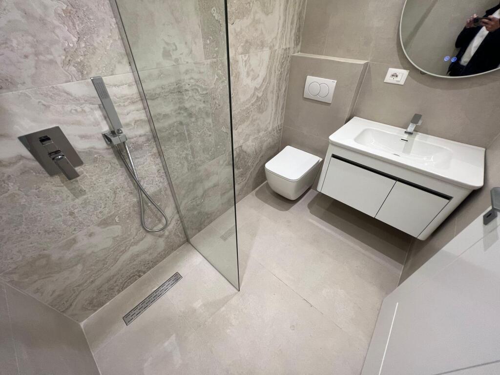 📣 VENDESI Appartamento 2+1 📍 Vicino al Complesso Delijorgji 🛣️ Via "Kavajës" 💶 Prezzo 212.000 Euro