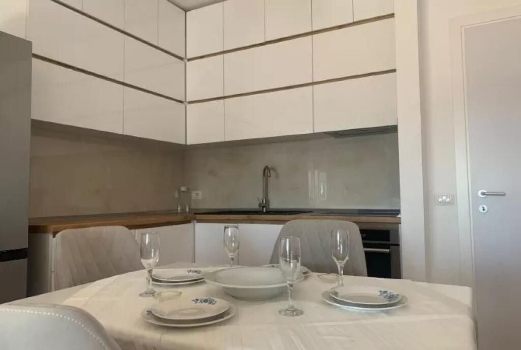 📢ESCLUSIVO – Appartamento 2+1+2 in Affitto al Complesso Alb~Edil, zona 5 Maji!