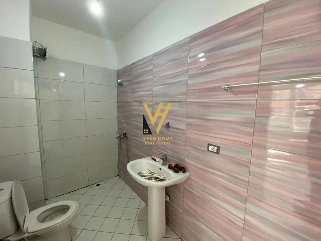 JEPET APARTAMENT ME QERA 2+1+2+BLK, TE KOPSHTI BOTANIK, 40.000 LEKE