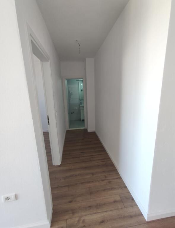 Shitet Apartament 1+1, Fresk