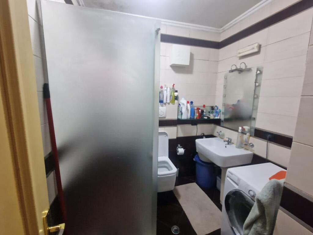 Shesim apartament 2+1+2 tualete ne nje zone eskluzive dhe shume te kerkuar ne rrugen "Faik Konica" prane Lion Parkut