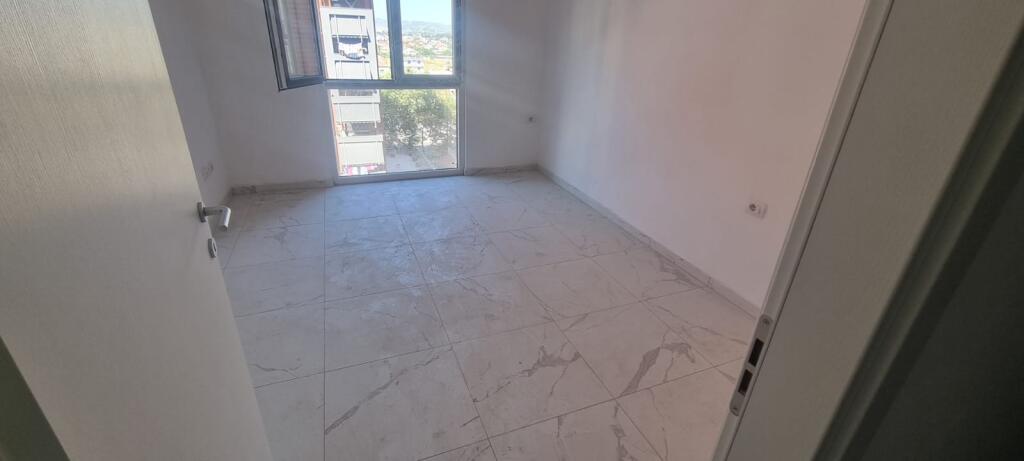 Shitet Apartament 2+1 në Qendër të Kamzës – I Sapo Përfunduar