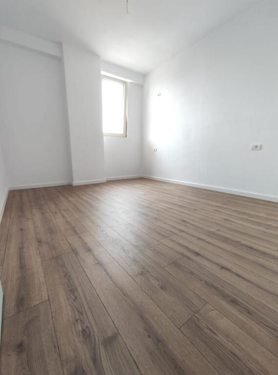 Shitet Apartament 1+1, Fresk