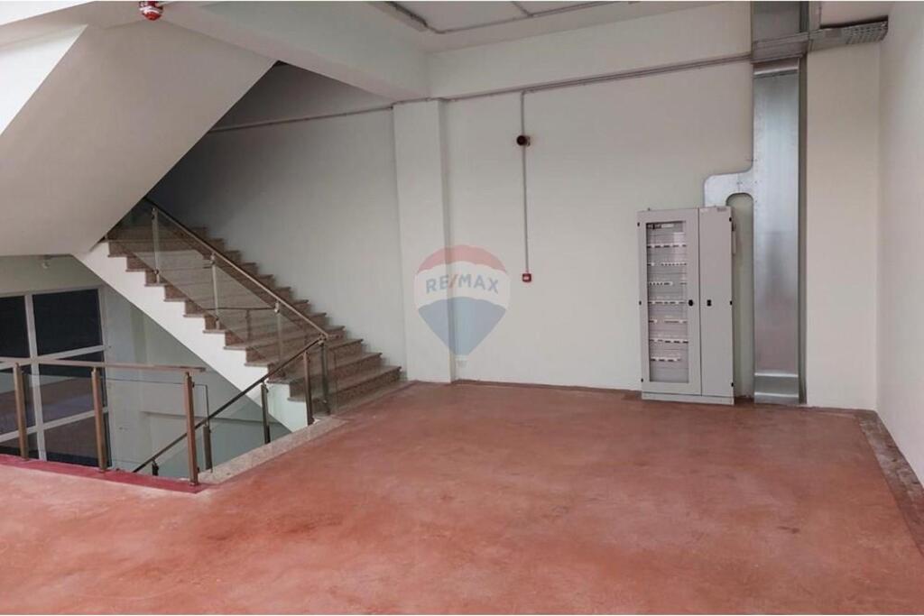 Durres, vendesi commerciale in vendita, 4.300 m² 1.500.000 € (ID: 530191065-17)