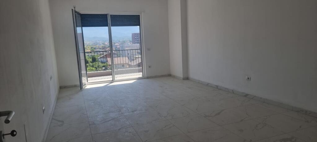Shitet Apartament 2+1 në Qendër të Kamzës – I Sapo Përfunduar