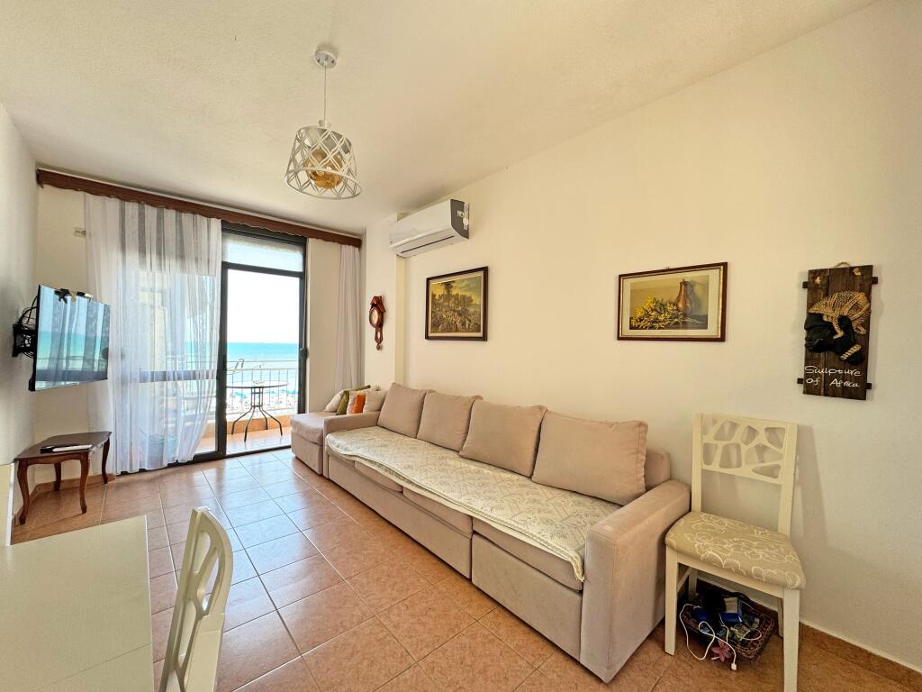 Appartamento 1+1 sulla prima linea sul mare | Shkëmbi i Kavajës, 53m²