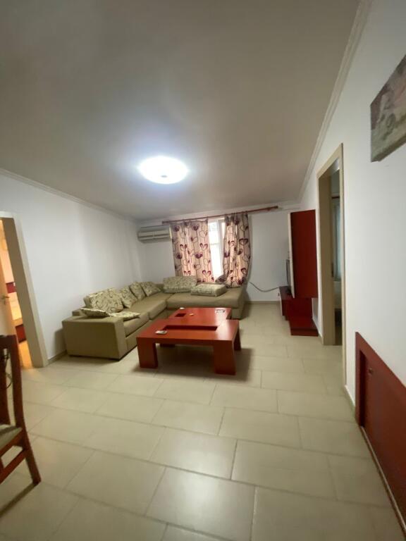 Apartament me qera 2+1