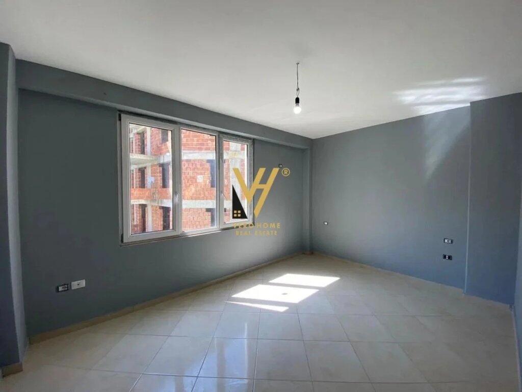 JEPET APARTAMENT ME QERA 2+1+2+BLK, TE KOPSHTI BOTANIK, 40.000 LEKE