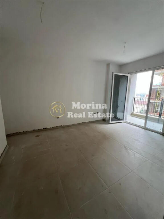 Vendesi Appartamento 1+1, Univers City, 68.000 Euro.