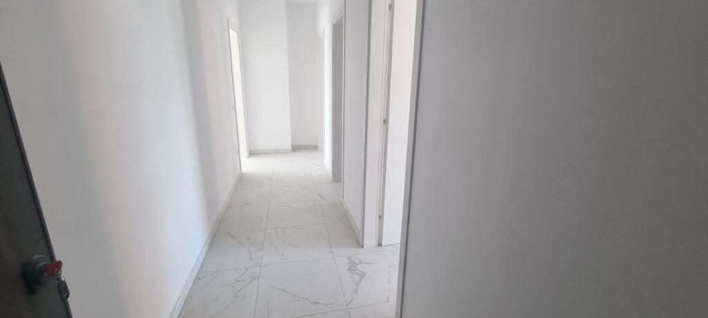Shitet Apartament 2+1 në Qendër të Kamzës – I Sapo Përfunduar