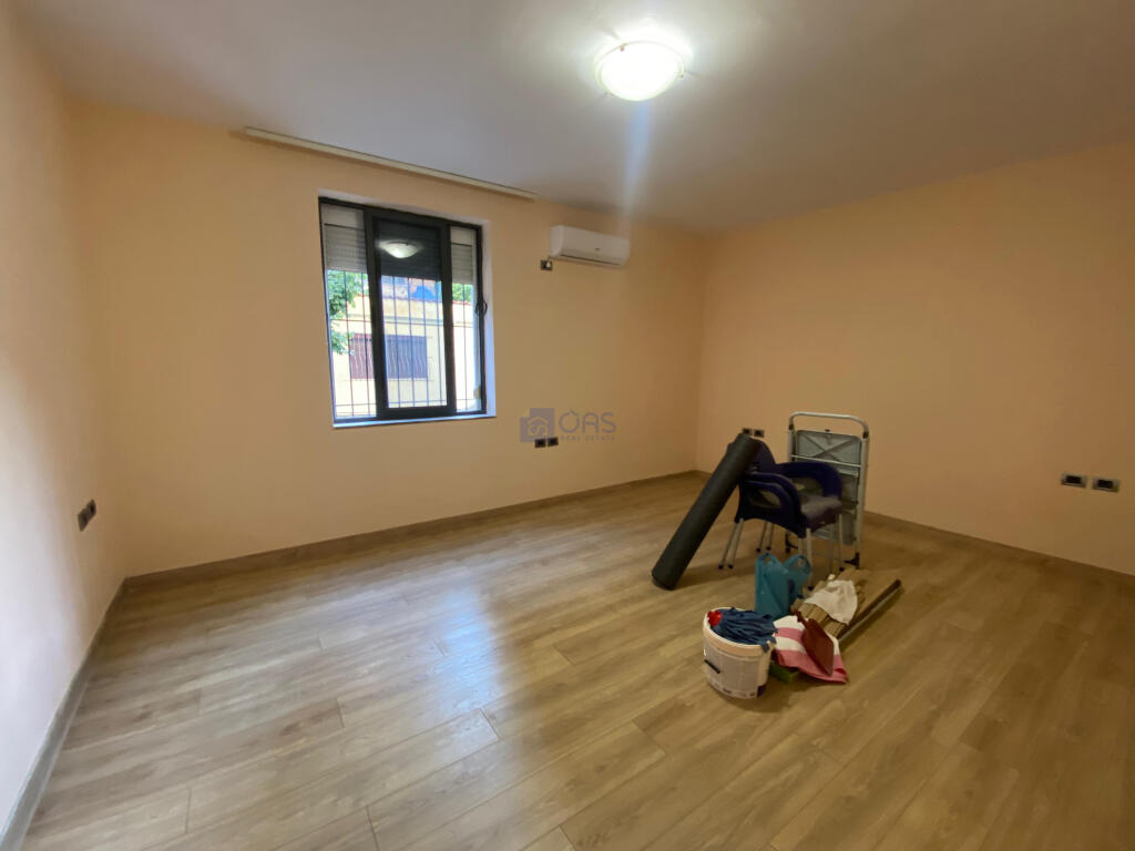 Jepet me qera apartament 1+1 per biznes tek 21 Dhjetori