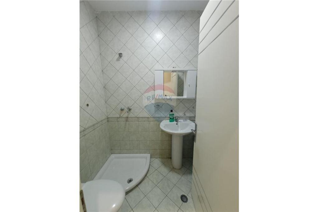 Apartament - Për Qira - Stadiumi Air Albania