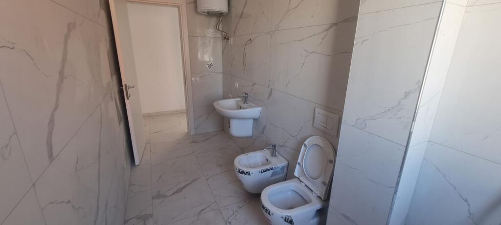 Shitet Apartament 2+1 në Qendër të Kamzës – I Sapo Përfunduar