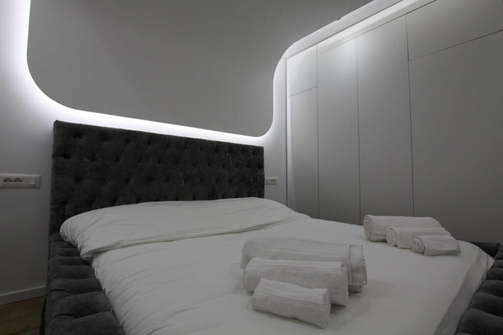 Studio Apartment for Rent at 21 Dhjetori (ID BG139) Tirana
