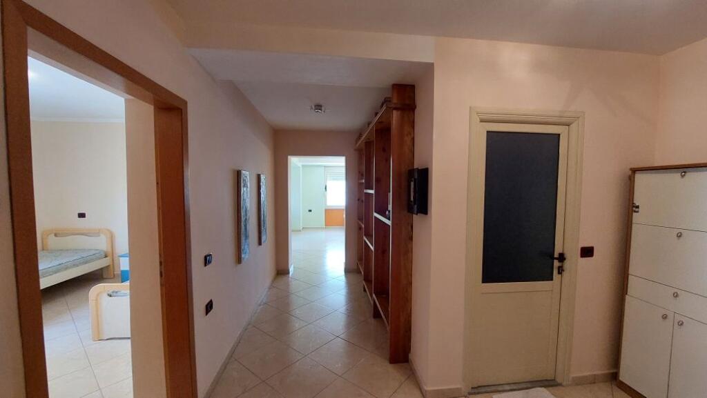 Appartamento 2+1+2 in affitto vicino alla scuola Ali Demi