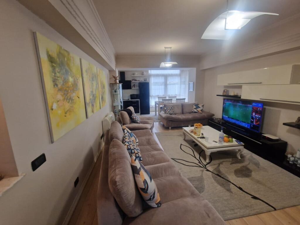 Shesim apartament 2+1+2 tualete ne nje zone eskluzive dhe shume te kerkuar ne rrugen "Faik Konica" prane Lion Parkut