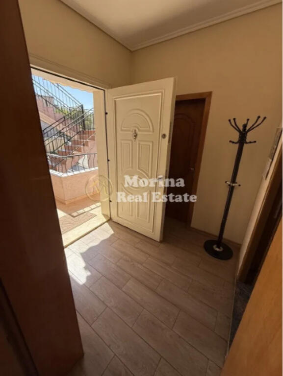 Ingresso Privato 2+1+balcone, Xhamllik, 450 euro/mese.