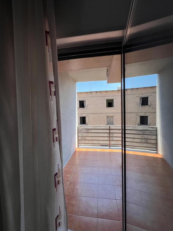 Shitet, Apartament 2+1 📍Rruga e Qelqit, Kombinat,Tiranë.
