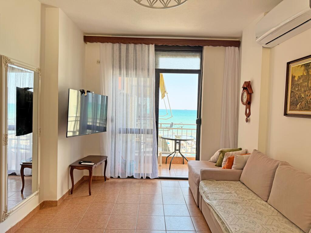 Appartamento 1+1 sulla prima linea sul mare | Shkëmbi i Kavajës, 53m²