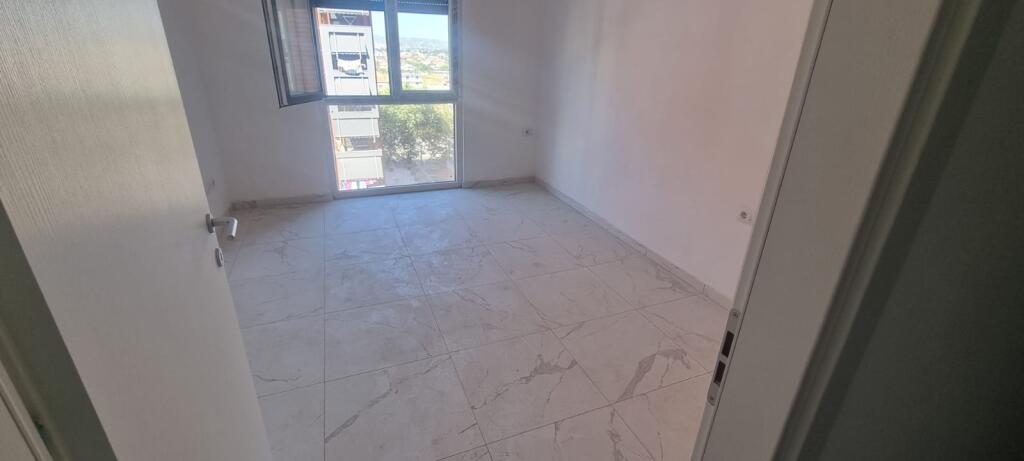 Shitet Apartament 2+1 në Qendër të Kamzës – I Sapo Përfunduar