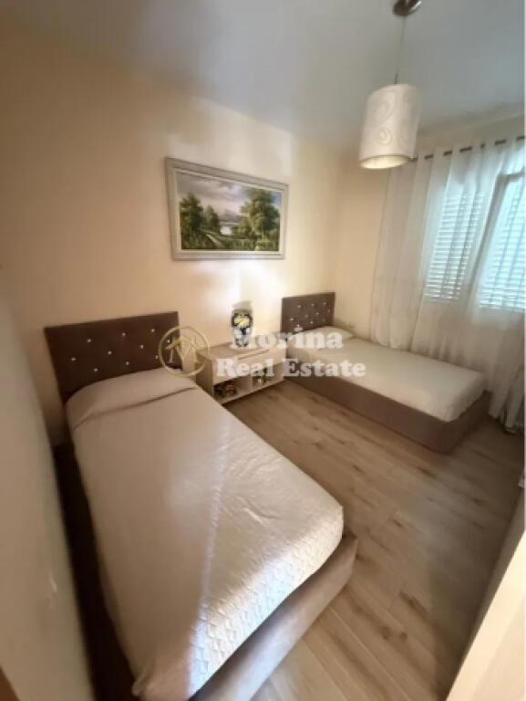 Ingresso Privato 2+1+balcone, Xhamllik, 450 euro/mese.
