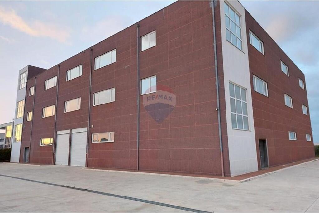 Durres, vendesi commerciale in vendita, 4.300 m² 1.500.000 € (ID: 530191065-17)