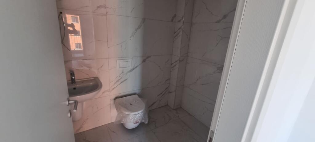 Shitet Apartament 2+1 në Qendër të Kamzës – I Sapo Përfunduar