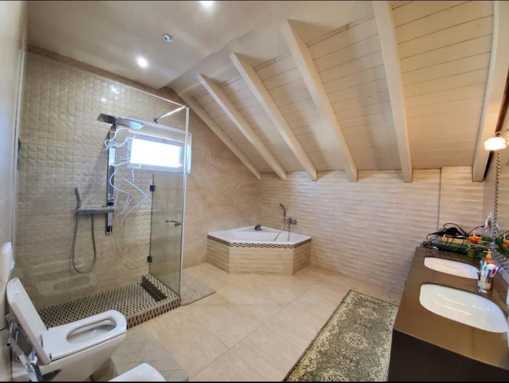 🏡 Villetta su 4 piani in vendita nella Residenza "Akacia Hills" al TEG!