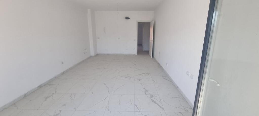 Shitet Apartament 2+1 në Qendër të Kamzës – I Sapo Përfunduar