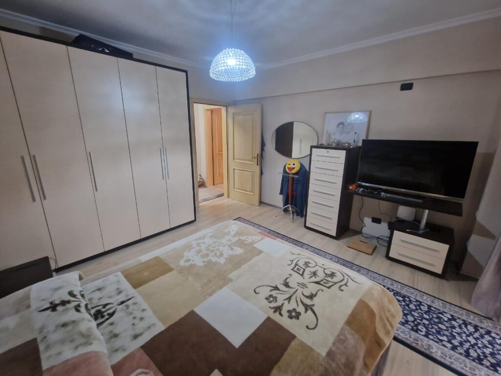Shesim apartament 2+1+2 tualete ne nje zone eskluzive dhe shume te kerkuar ne rrugen "Faik Konica" prane Lion Parkut
