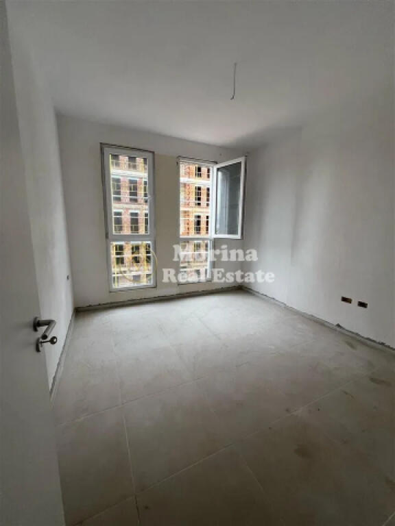 Vendesi Appartamento 1+1, Univers City, 68.000 Euro.